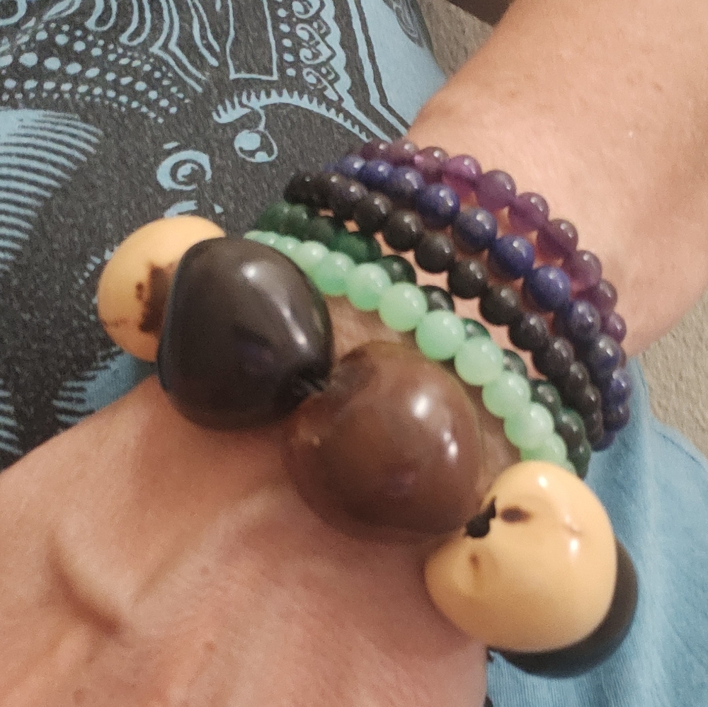 Multicolor Kukui Nut Beaded Bracelet